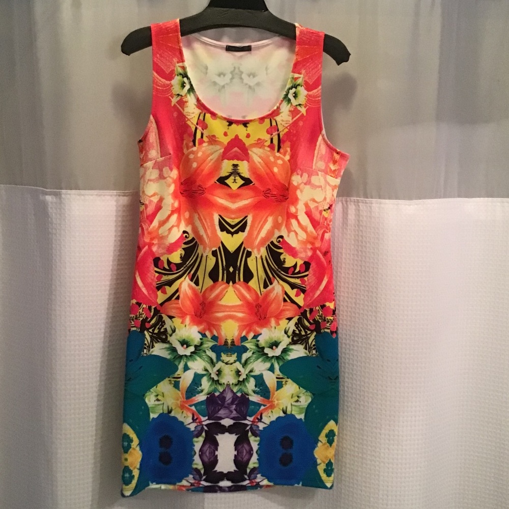 🎸Gorgeous bright summer dress.